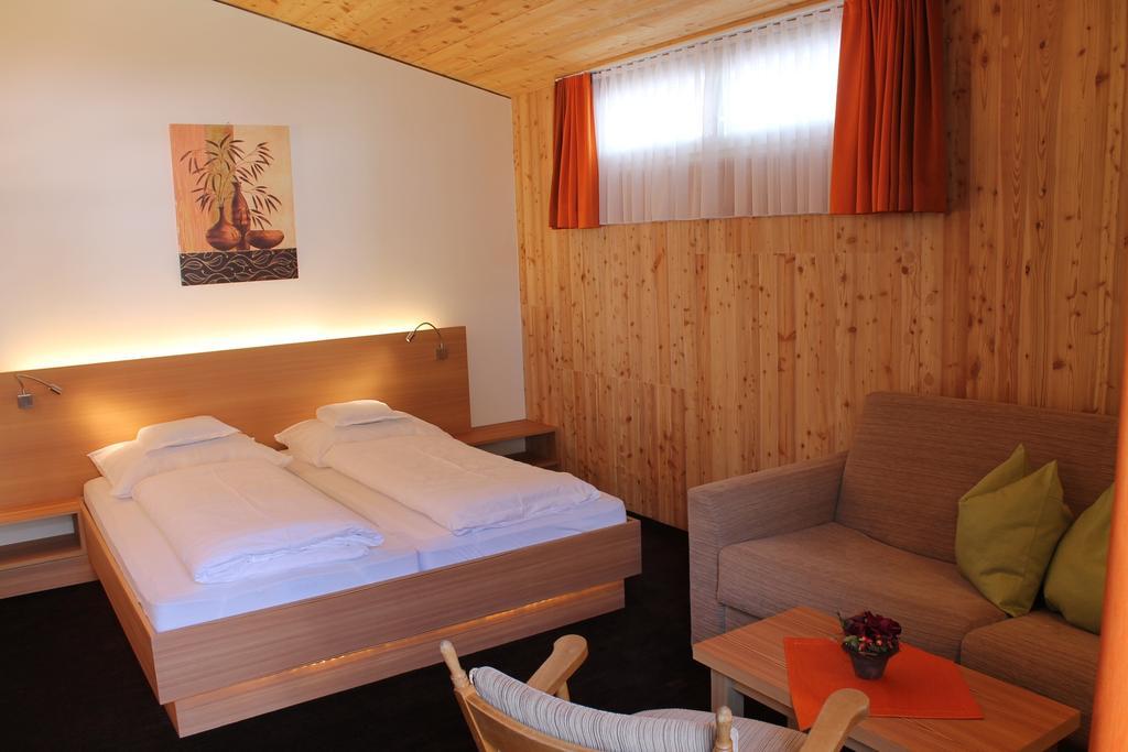 Gasthof Zum Goldenen Loewen Nauders Bilik gambar
