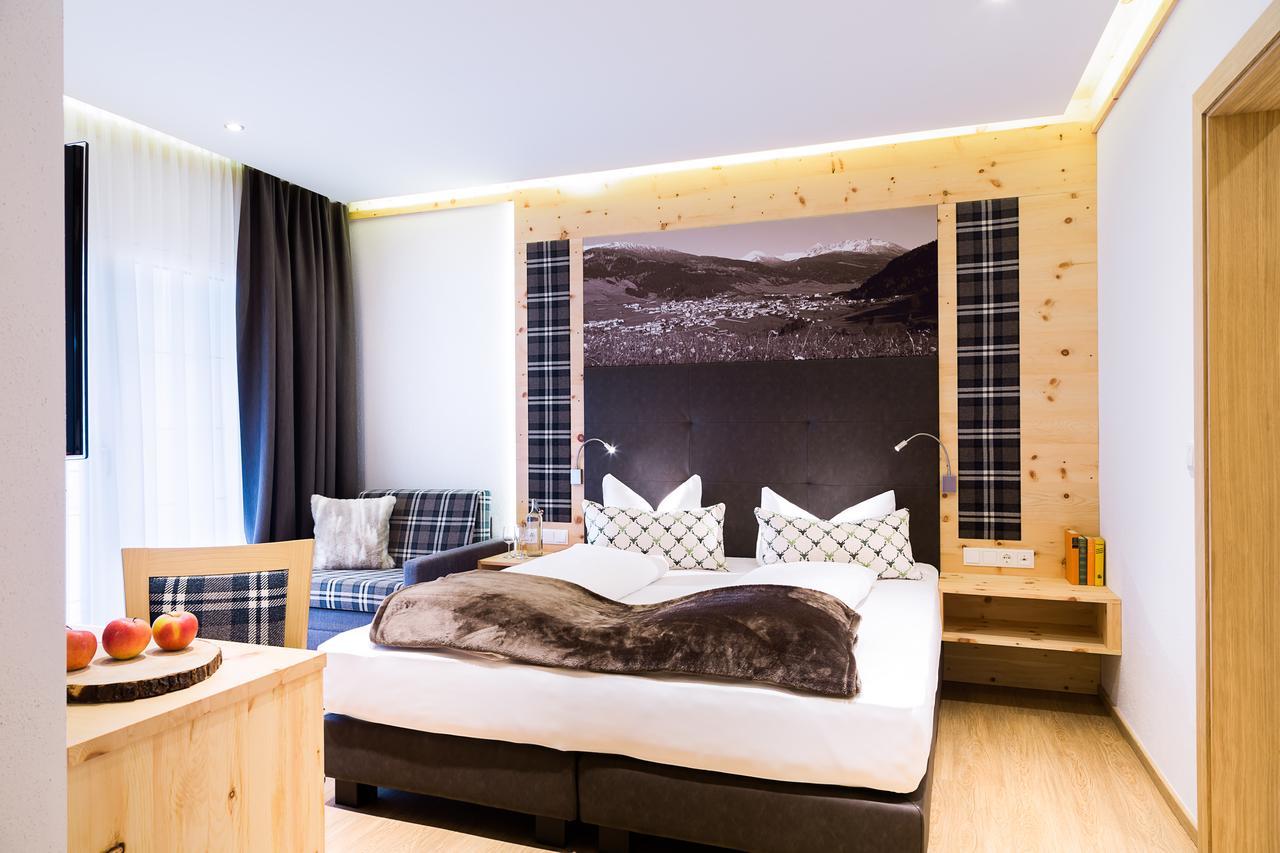Gasthof Zum Goldenen Loewen Nauders Bilik gambar