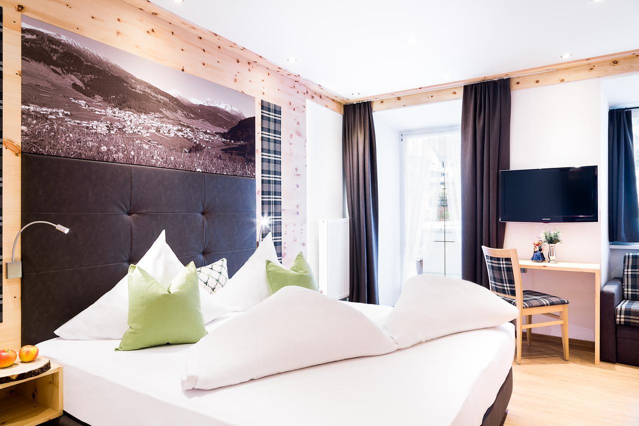 Gasthof Zum Goldenen Loewen Nauders Bilik gambar