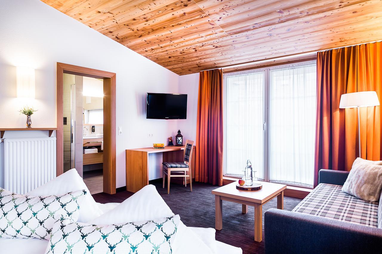 Gasthof Zum Goldenen Loewen Nauders Bilik gambar
