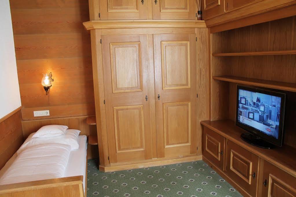 Gasthof Zum Goldenen Loewen Nauders Luaran gambar